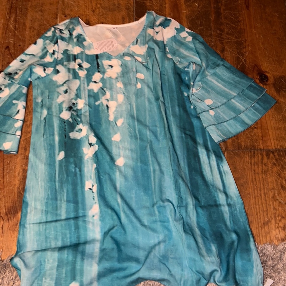 Dress w ruffled 3/4 sleeve